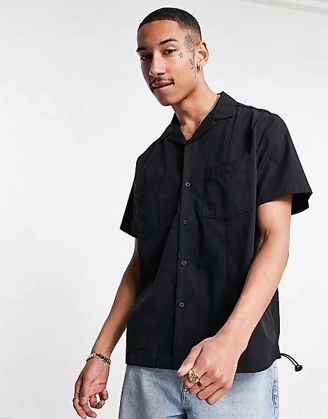 ASOS DESIGN – Nylonhemd mit Zugschnur im Saum in Schwarz günstig online kaufen