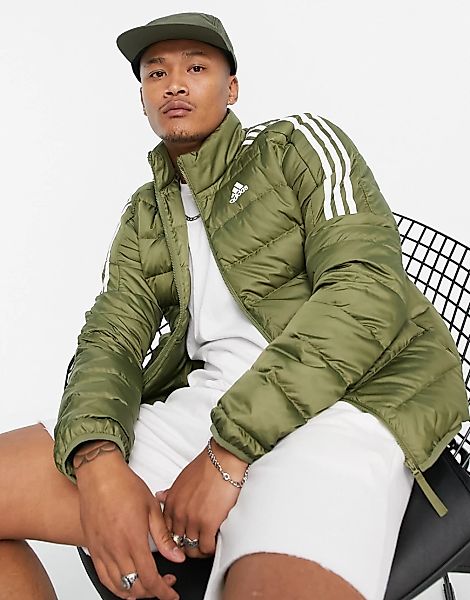 adidas – Outdoor – Daunenjacke in Khaki mit den drei Streifen-Grün günstig online kaufen