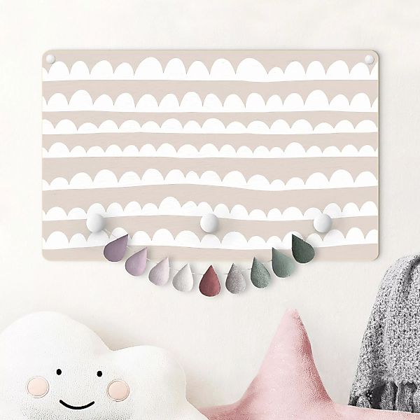 Kindergarderobe Holz Gezeichnete Weiße Wolkenbänder auf Creme günstig online kaufen