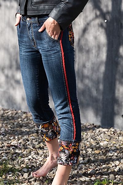 Mega coole Designer-Jeans im Happy-Flower-Style günstig online kaufen