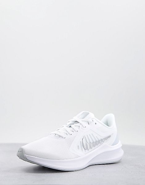 Nike Training – Downshifter 10 – Sneaker in Weiß und Silberfarben günstig online kaufen