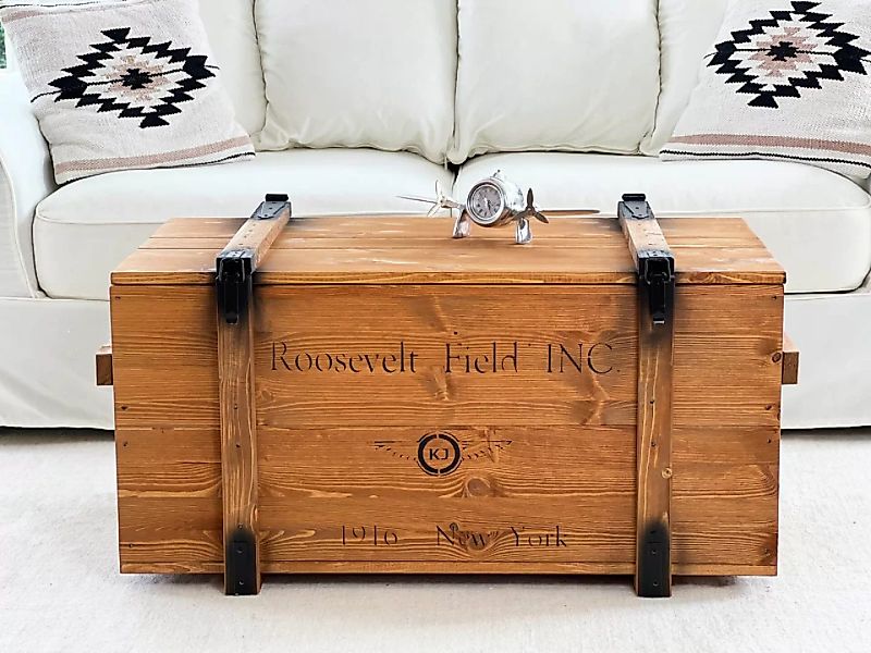 Holztruhe "Roosevelt Field" grau mit Vintage Eisenbeschlägen günstig online kaufen
