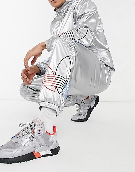 adidas Originals – adicolor Tricolor – Trainingshose in Silber günstig online kaufen