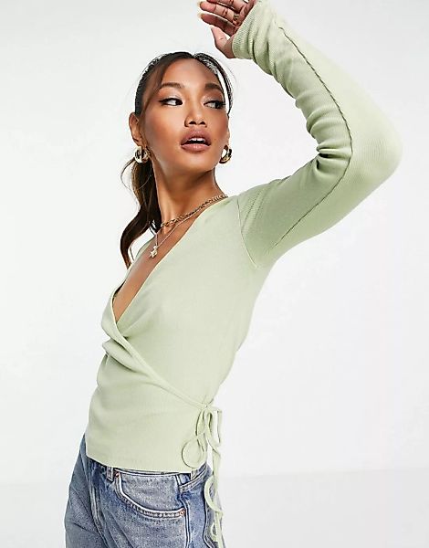 Envii – Ally – Langärmliges Shirt mit V-Ausschnitt in verblasstem Grün-Weiß günstig online kaufen
