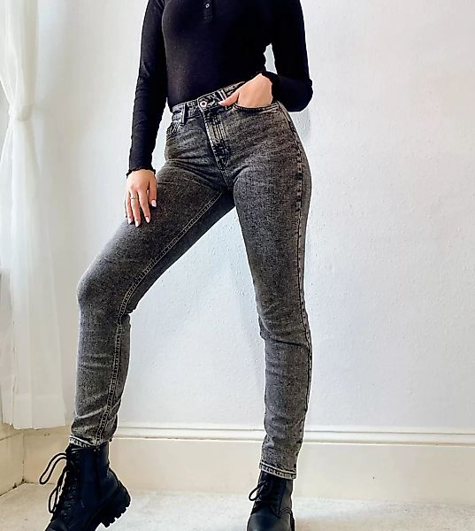 Only Tall – Erica – Schmale Jeans mit geradem Bein in schwarzer Acid-Waschu günstig online kaufen