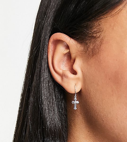 ASOS DESIGN – Ohrringe aus Sterlingsilber mit Kreuz-und Herzanhänger günstig online kaufen