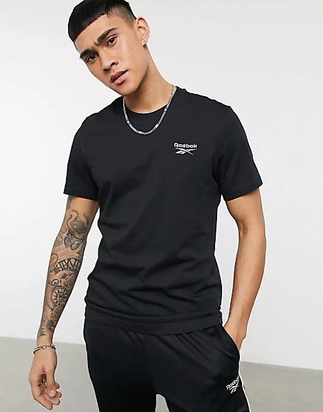 Reebok Classics – Schwarzes T-Shirt mit kleinem Logo-Marineblau günstig online kaufen