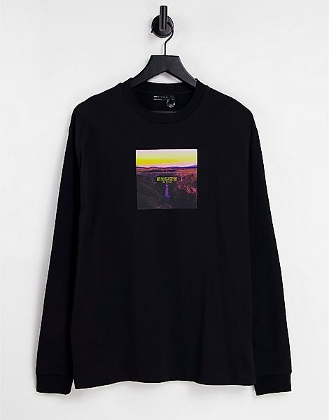 ASOS DESIGN – Lässiges, langärmliges Shirt in Schwarz mit Foto-Print günstig online kaufen