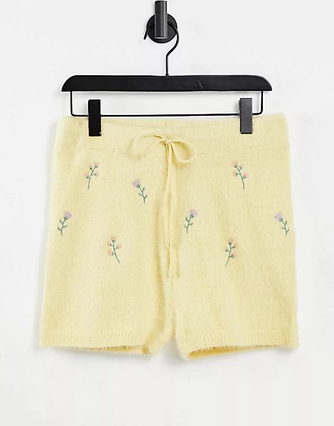 Missguided – Flauschige Shorts in Zitronengelb mit Stickerei, Kombiteil günstig online kaufen