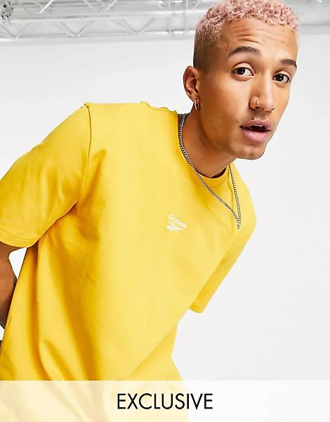 Reebok Classics – T-Shirt mit mittigem Logo in Gelb, exklusiv bei ASOS günstig online kaufen