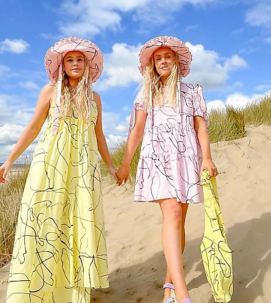 Labelrail x Olivia & Alice – Gesmoktes Minikleid mit gestuftem Rock und abs günstig online kaufen