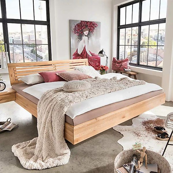 Großes Bett aus Wildeiche Massivholz 42 cm Einstiegshöhe günstig online kaufen