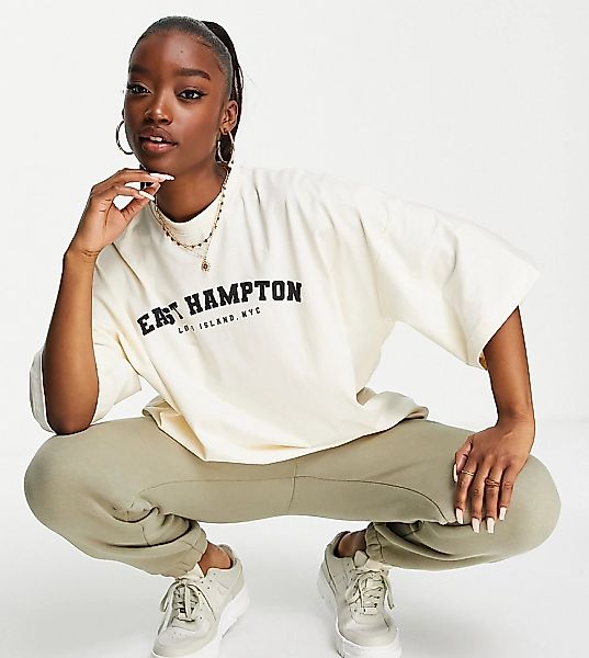 Missguided – T-Shirt in Creme mit „East Hampton“-Grafik-Weiß günstig online kaufen