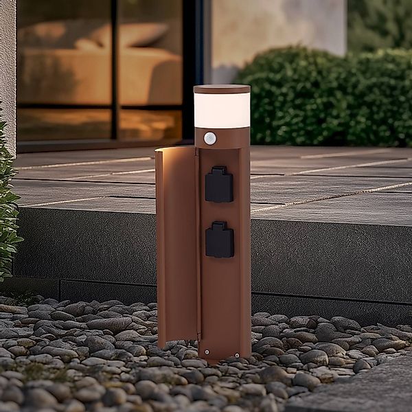 Lucande Sockellampe Corban, rost, Sensor, Steckdosen, IP44 günstig online kaufen