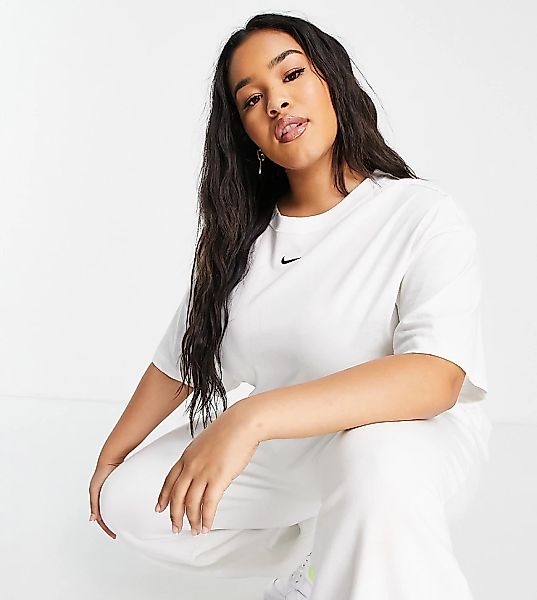 Nike Plus – Weißes Oversize-T-Shirt mit mittigem Swoosh-Logo günstig online kaufen