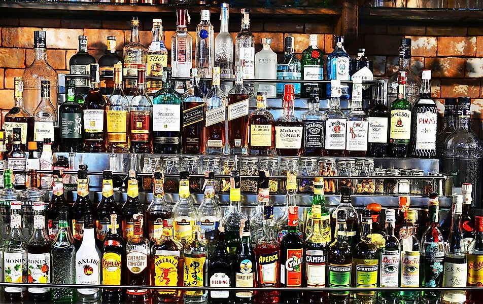 Papermoon Fototapete BAR REGAL WHISKEY COGNAC günstig online kaufen