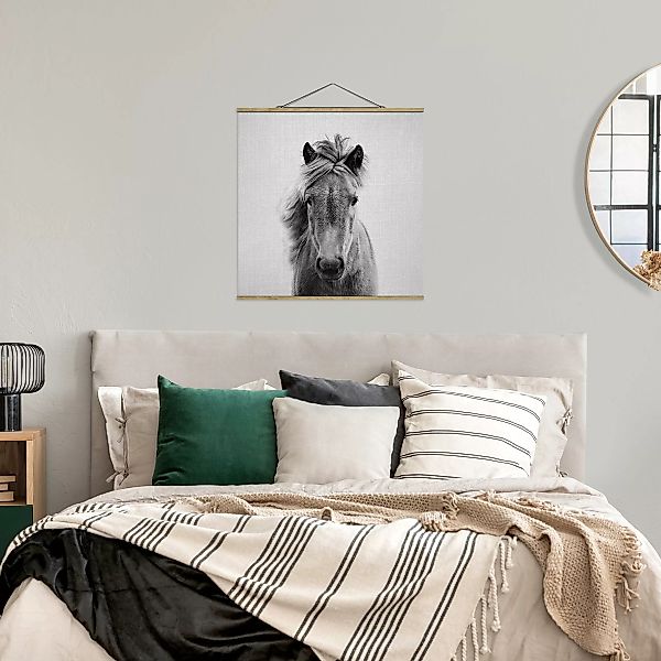 Stoffbild mit Posterleisten Pferd Pauline Schwarz Weiß günstig online kaufen