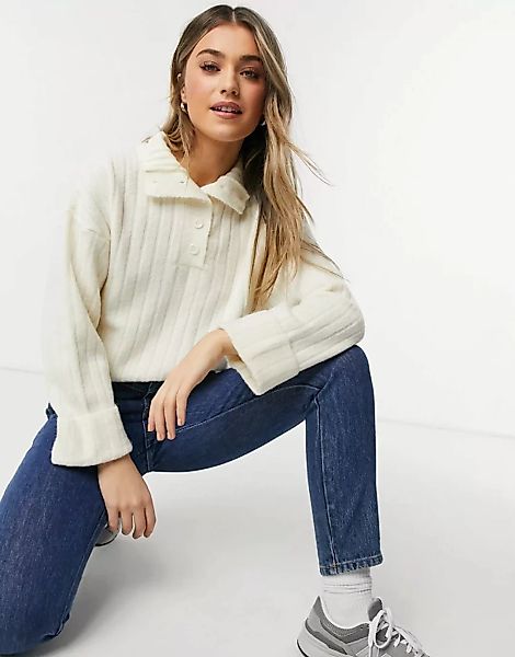 ASOS DESIGN – Pullover mit hohem Kragen und Knopfleiste in Creme-Weiß günstig online kaufen