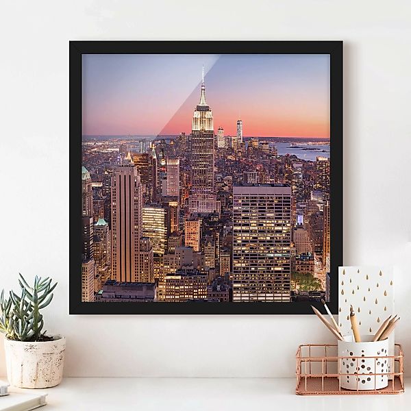 Bild mit Rahmen Natur & Landschaft - Quadrat Sonnenuntergang Manhattan New günstig online kaufen