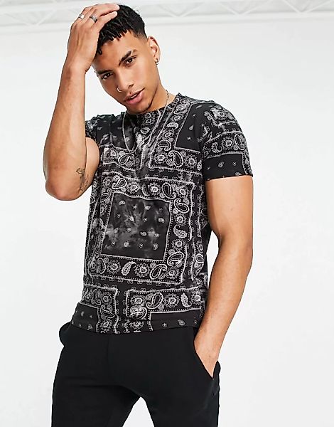 Hollister – T-Shirt mit Paisley-Bandana-Print in Schwarz günstig online kaufen