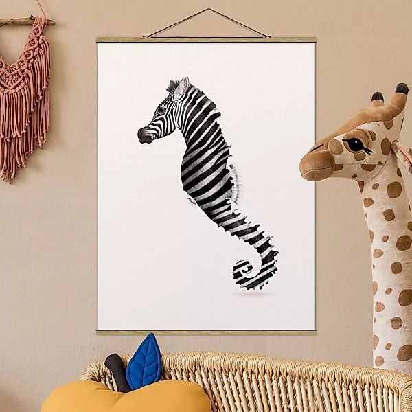Stoffbild Tiere mit Posterleisten - Hochformat Seepferdchen mit Zebrastreif günstig online kaufen