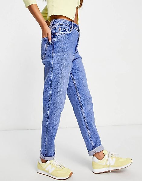 New Look– Blaue Mom Jeans mit betonter Taille günstig online kaufen