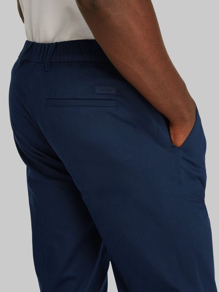Calvin Klein Bundfaltenhose "SATEEN STRETCH TAPERED PLEAT" in Satin-Optik günstig online kaufen