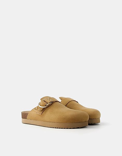 Bershka Clogs Mit Schnalle Und Nieten Damen 39 Sandfarbe günstig online kaufen