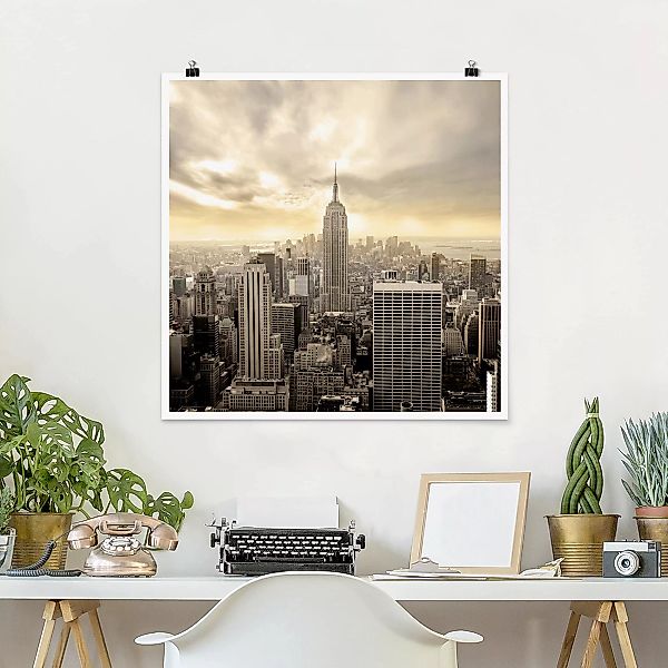 Poster Architektur & Skyline - Quadrat Manhattan Dawn günstig online kaufen