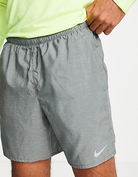 Nike Running – Challenger – 2-in-1-Shorts in Grau, 7 Zoll günstig online kaufen