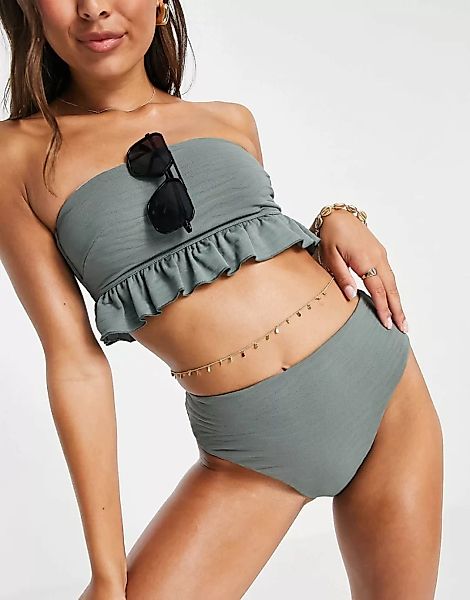ASOS DESIGN – Trägerloses, strukturiertes Bikinioberteil in Khaki mit Schöß günstig online kaufen