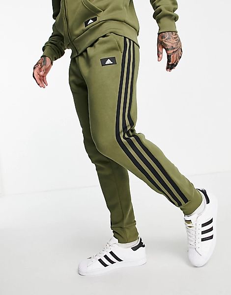 adidas –Jogginghose in Khaki mit drei Streifen-Grün günstig online kaufen