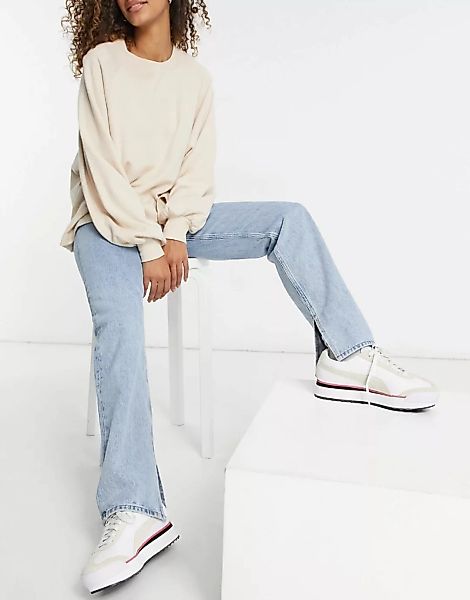 ASOS DESIGN – Jeans mit halbhohem Bund, geradem Bein und Saumschlitz in Sto günstig online kaufen