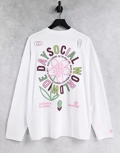 ASOS – Daysocial – Langärmliges Oversize-Shirt in Weiß mit grafischem Logop günstig online kaufen