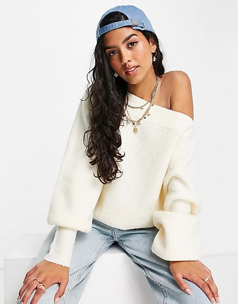 Miss Selfridge – Langärmliger Pullover in Creme mit asymmetrischem Carmenau günstig online kaufen