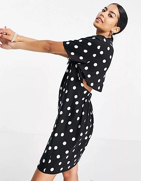 ASOS DESIGN – Kurzes T-Shirt-Kleid mit Rückenausschnitt in Schwarzweiß gepu günstig online kaufen