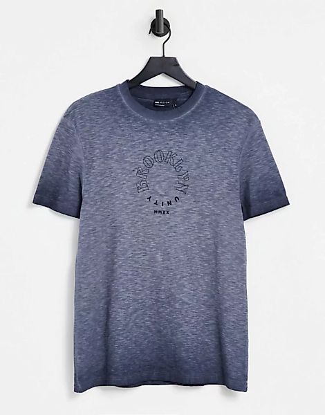 ASOS DESIGN – T-Shirt aus verwaschenem, strukturiertem Jersey mit Textprint günstig online kaufen