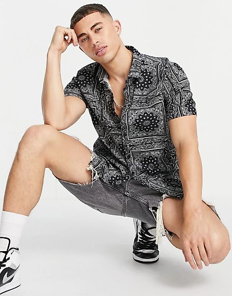 Topman – Hemd mit Bandana-Muster in Schwarz günstig online kaufen