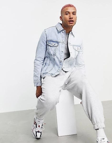 Bershka – Jeansjacke in verwaschenem, gespleißtem Blau günstig online kaufen