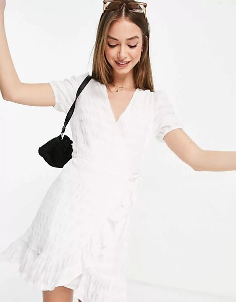 Mango – Sommerkleid im Wickeldesign in Weiß günstig online kaufen