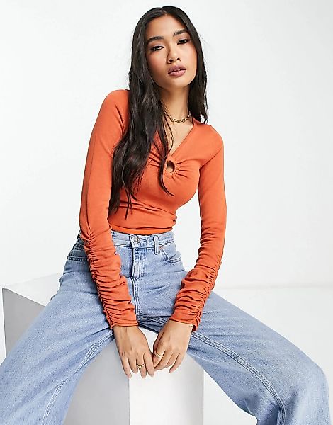 ASOS DESIGN – Pullover in Orange mit Ring-Detail und gerafften Ärmeln günstig online kaufen
