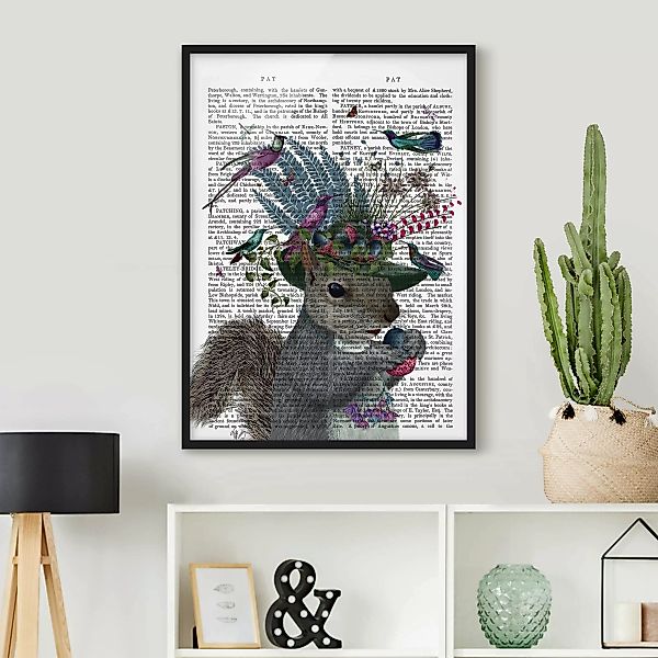 Bild mit Rahmen Tiere - Hochformat Vogelfänger - Eichhörnchen mit Eicheln günstig online kaufen