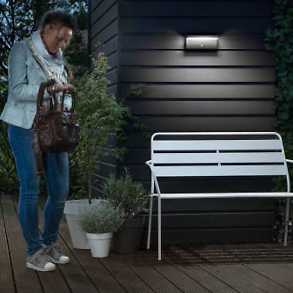 Philips LED-Außenwandlampe Bustan Sensor, 4.000 K günstig online kaufen