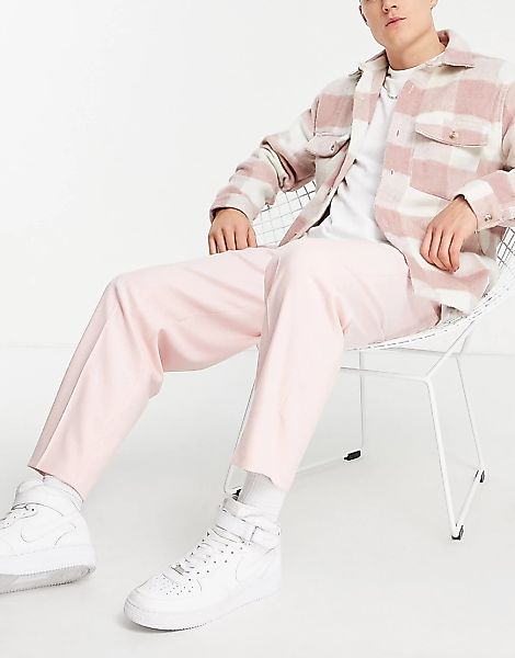 ASOS DESIGN – Schmal zulaufende Oversize-Hose in Pastellrosa günstig online kaufen