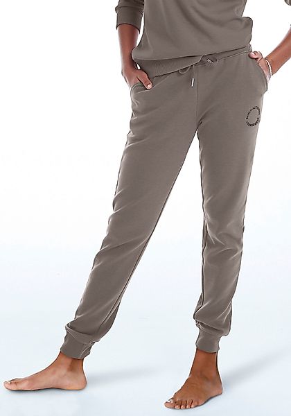Bench. Loungewear Jogginghose, mit dezenter Logostickerei, Loungeanzug günstig online kaufen