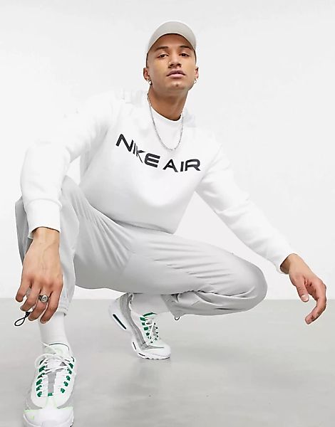 Nike – Air – Sweatshirt mit Rundhalsausschnitt in Weiß günstig online kaufen