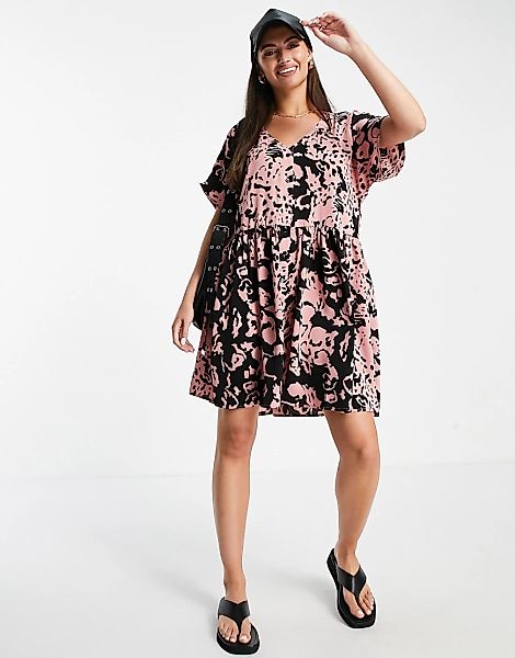 Urban Threads – Gesmoktes Oversized-Kleid mit Knopfleiste und abstraktem Mu günstig online kaufen