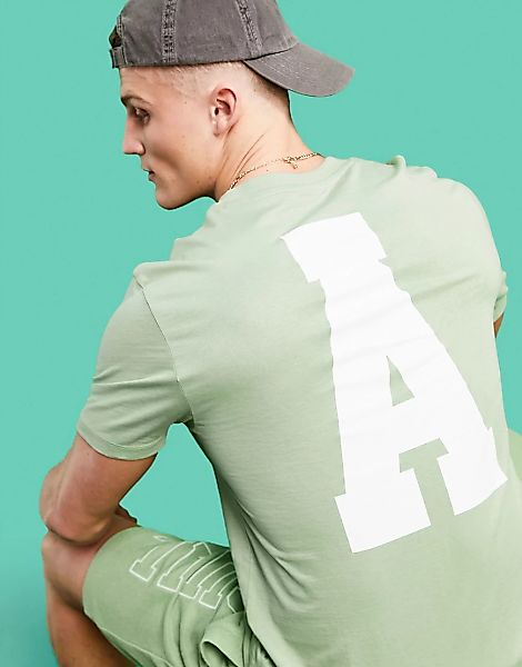 ASOS Actual – T-Shirt in Grün mit großem Collegestyle-Logodruck hinten günstig online kaufen