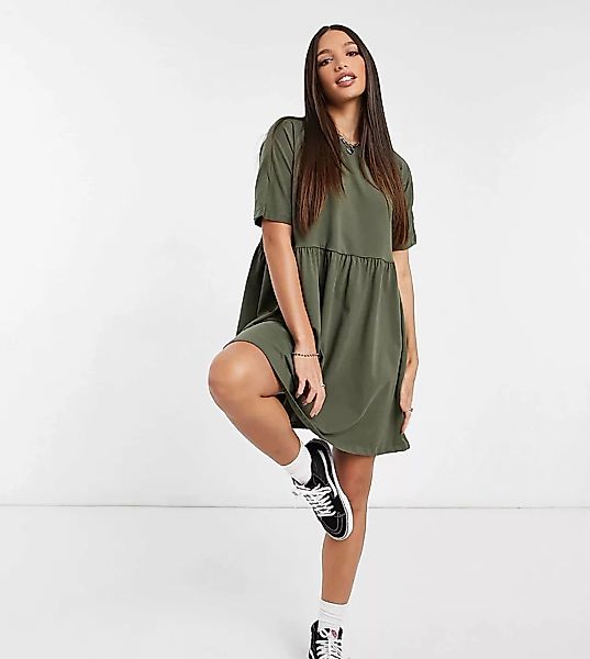 Noisy May Tall – Genopptes, kurzes T-Shirt-Kleid in Khaki-Grün günstig online kaufen