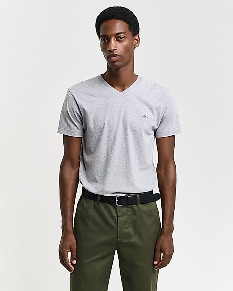Gant T-Shirt SLIM SHIELD V-NECK T-SHIRT mit einer kleinen Logostickerei auf günstig online kaufen